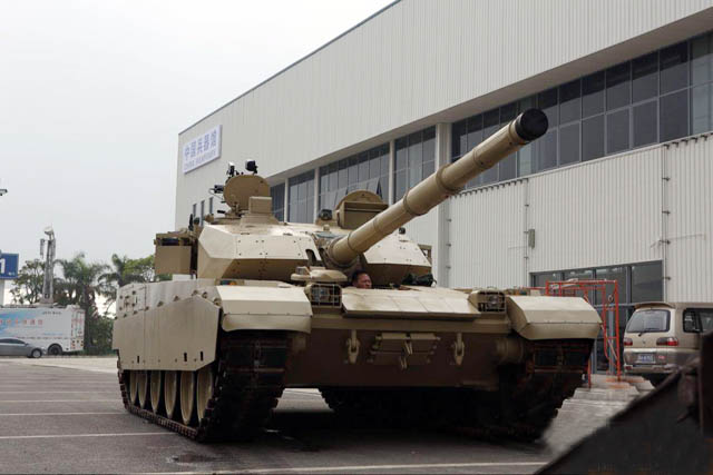 外贸版vt-4坦克抵达展馆